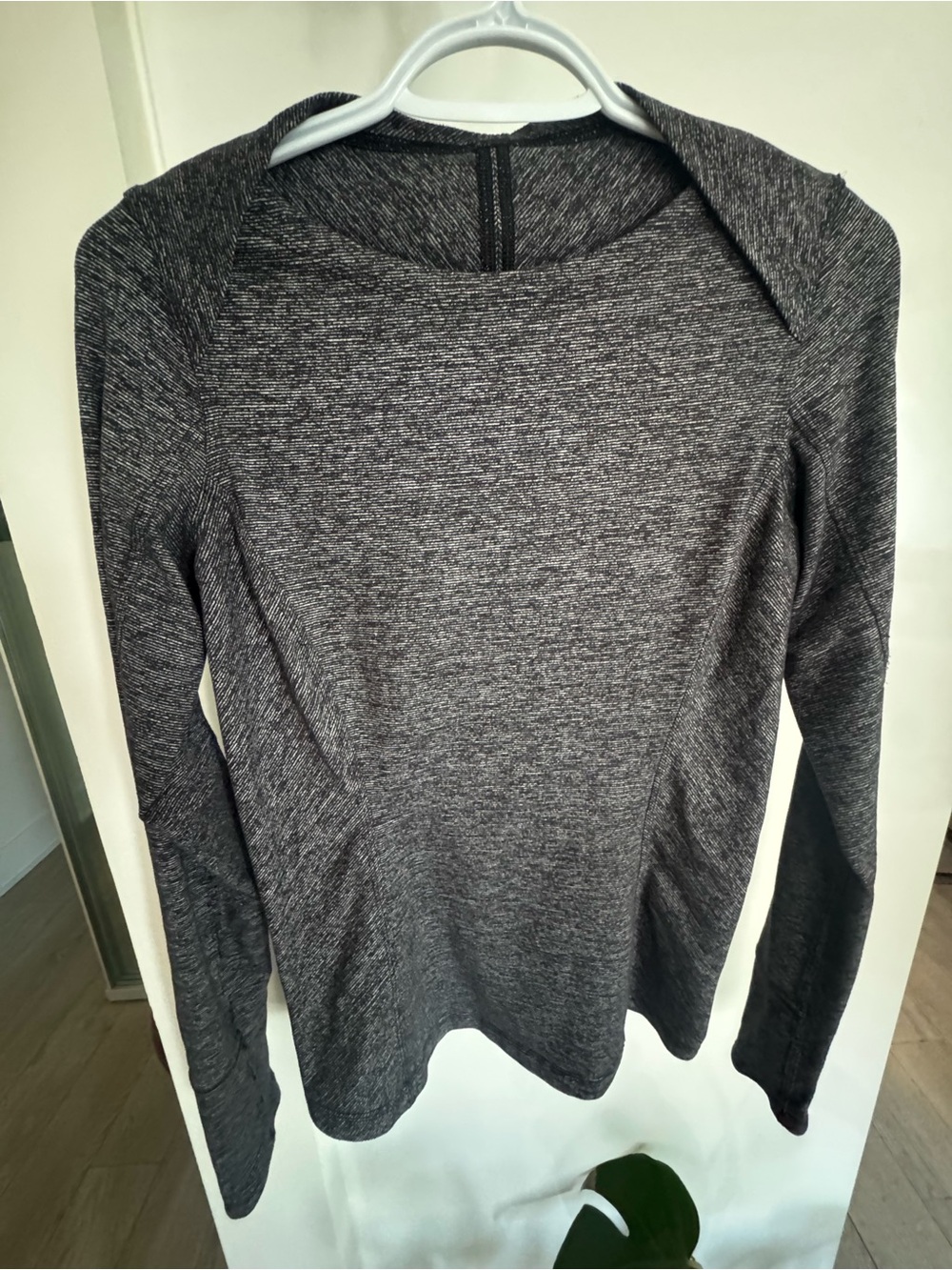 Lulu Long Sleeve, Like new. Size 8